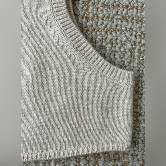 NWT REVOLVE L’Academie Sagen Micro Cropped V Neck Vest in Heather Oatmeal - S - Picture 9 of 16